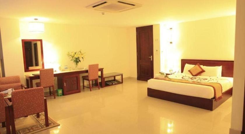 Luxe Hotel Dong Hoi Exterior photo