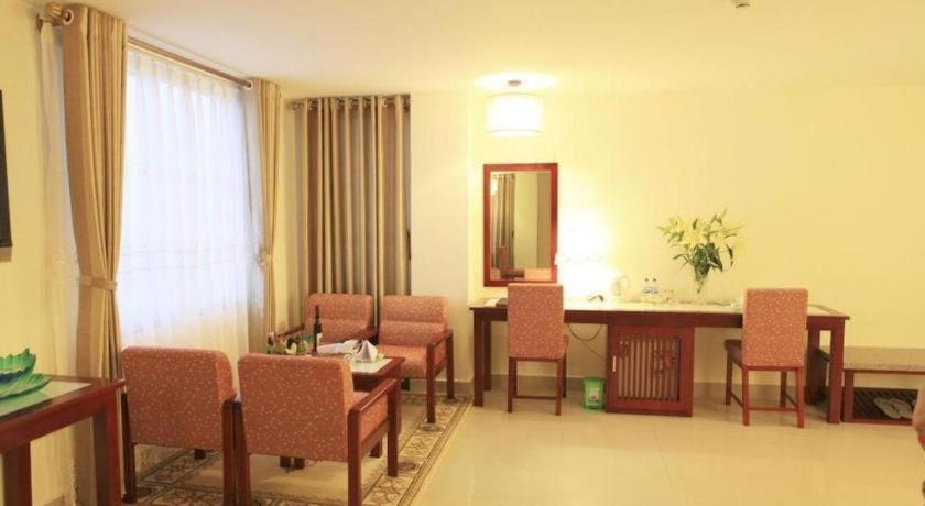Luxe Hotel Dong Hoi Exterior photo